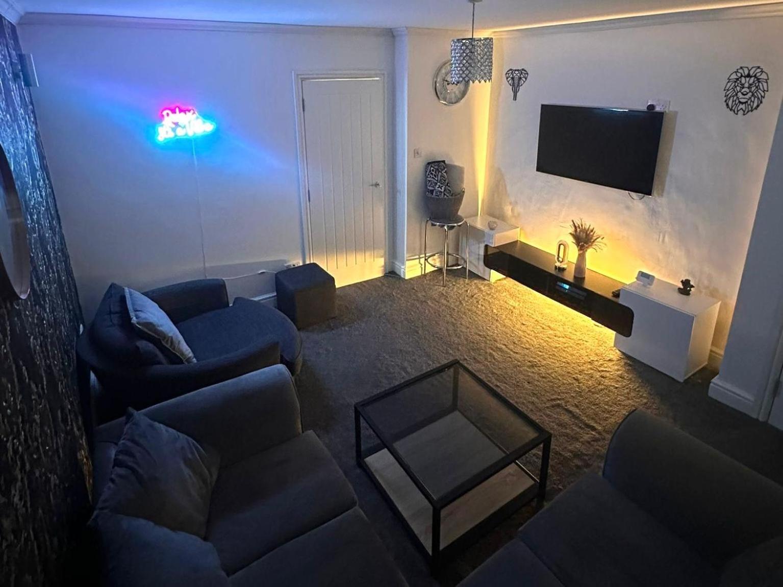 The Hideaway Bd5 - 2 Bed Lovely Modern House * Bradford (West Yorkshire)