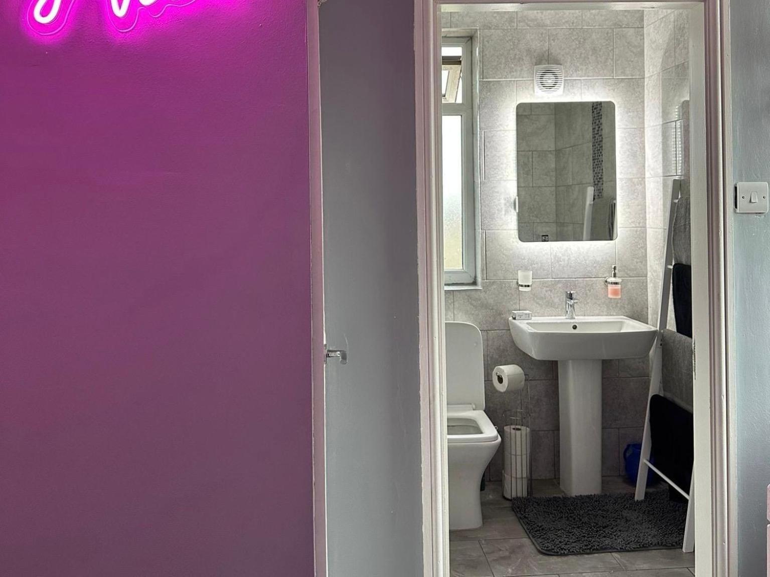 The Hideaway Bd5 - 2 Bed Lovely Modern House Bradford (West Yorkshire)